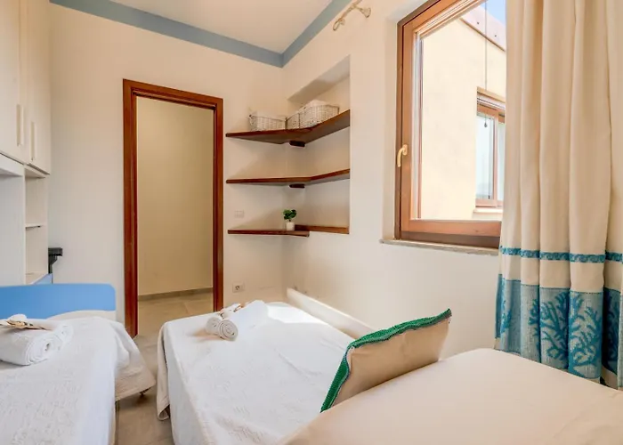 Esclusiva Con 600mq Di Giardino Sulla Della Pelosa Vakantiehuis *